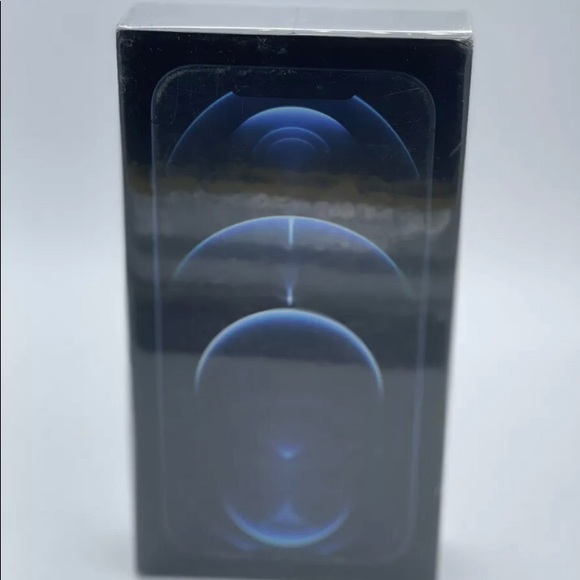 iPhone 12 - Picture 4 of 5